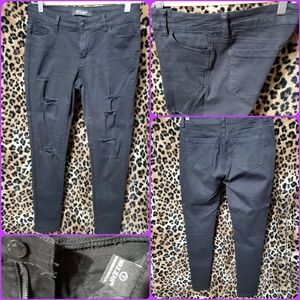 Black skinny pants